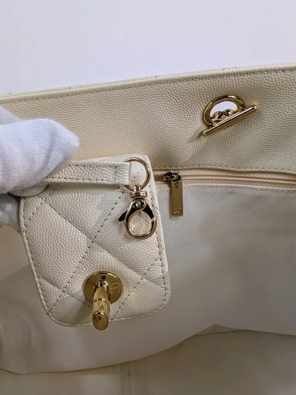 Chanel White Caviar Leather Classic Shopping Tote (GST) Turnlock Bag